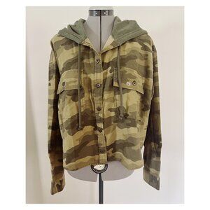 NWT American Eagle Oufitters Sz L Camouflage Cropped Hoodie Shacket Top